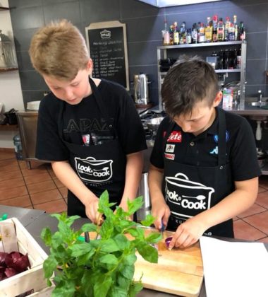 32222620_189999858286823_3639270083622076416_n