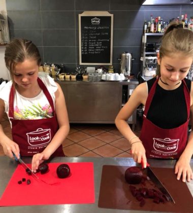 32231689_189999611620181_2147513463662968832_n