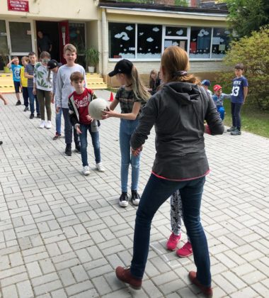 33106771_384913091918357_4724852595586236416_n