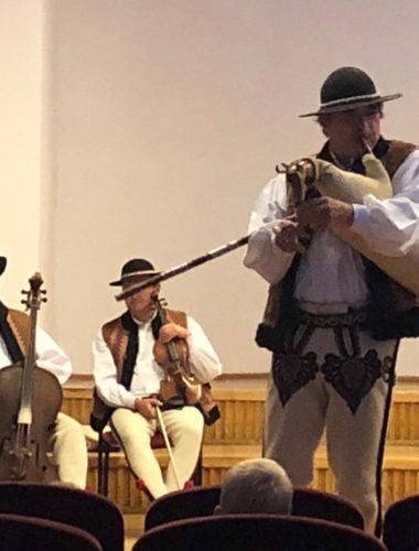 43280893_271702813449860_6441122325931753472_n