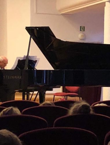 43392974_271702646783210_9165961574081363968_n