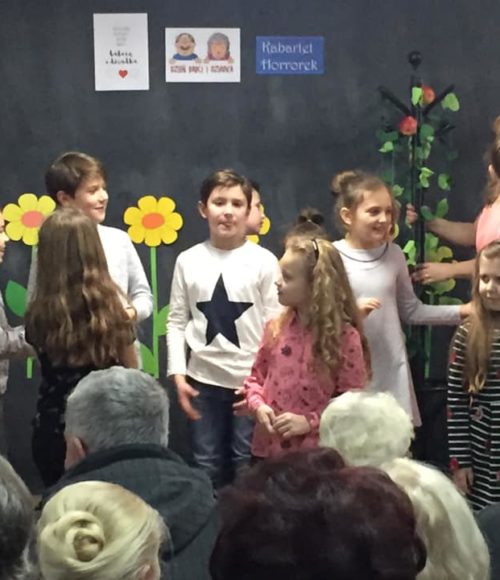 51217627_317322185554589_7058393333495758848_n