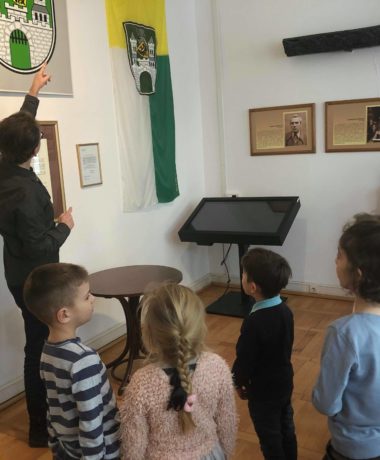 55711485_404557733680523_3902006727905640448_n