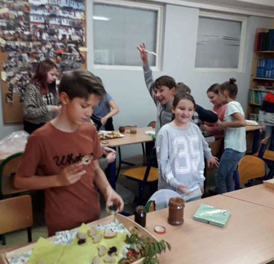 72479913_438745710078902_2028439755988926464_n