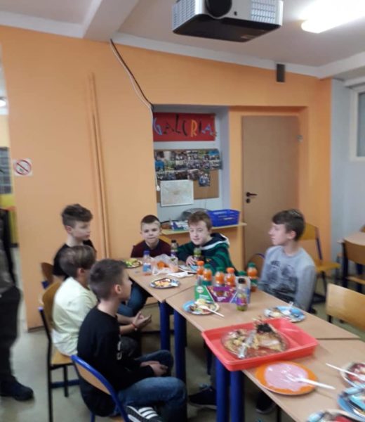 51989152_321255031827971_8952613020727508992_n